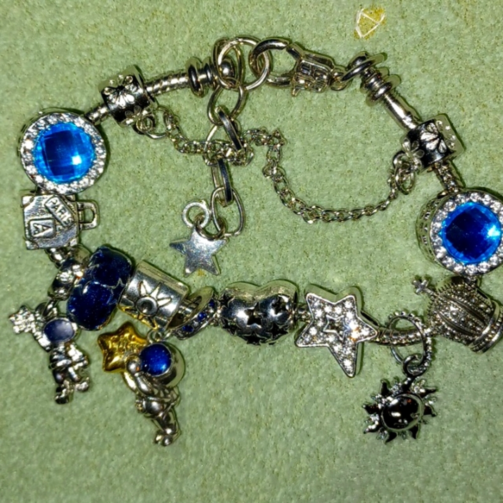 Blue Spaceman Bracelet - Picture 7 of 7